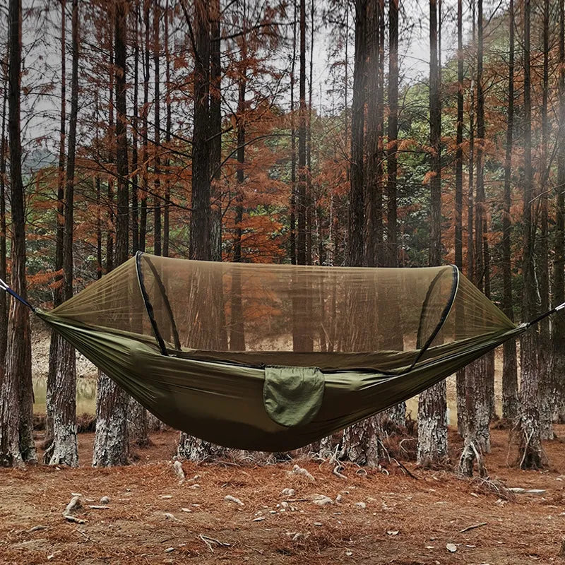 Rede camuflada com abertura automática e proteção contra mosquito