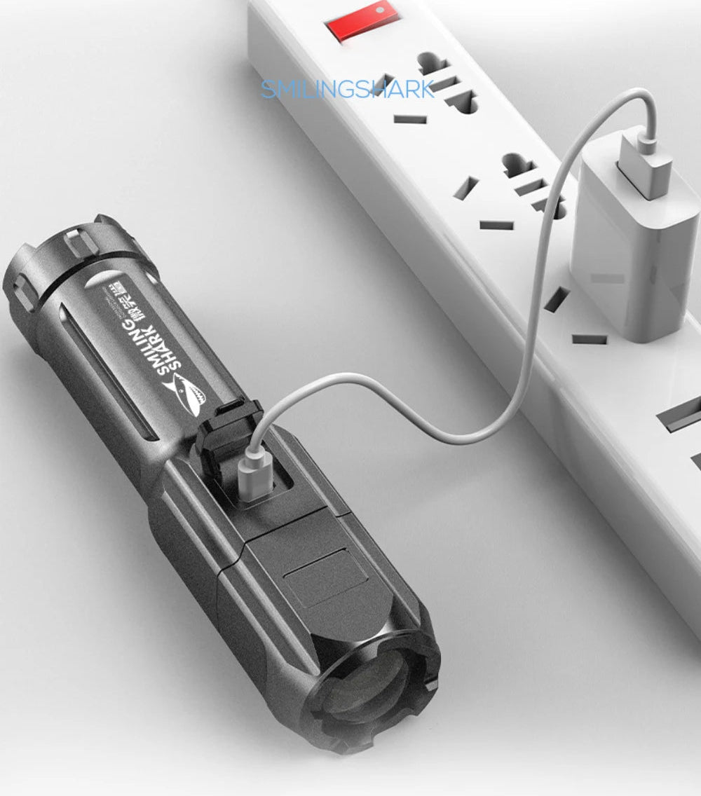 Lanterna LED USB recarregável à prova d'água