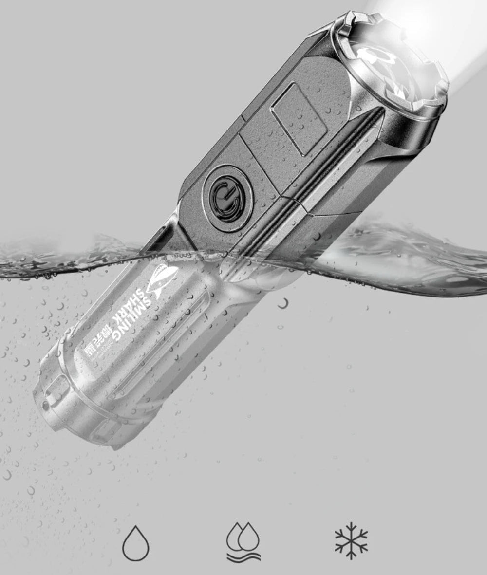 Lanterna LED USB recarregável à prova d'água